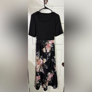 Black Floral Short Sleeve Midi Dress ** NEW, NEVER WORN**